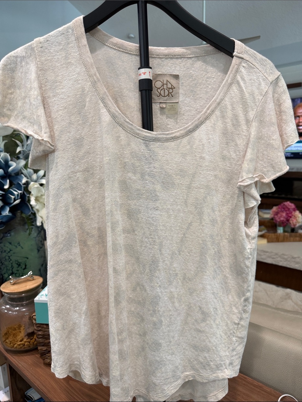 Chaser brand Women's Light Cream camoShort Sleeve Scoop Neck linen tee shirt lar